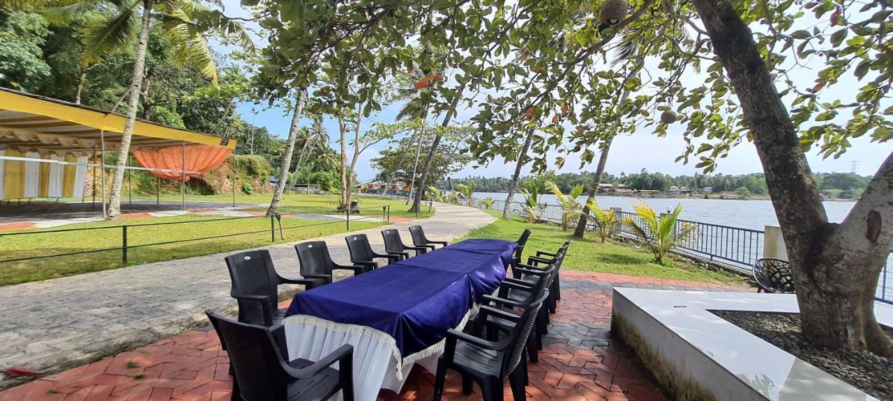 Ripples Service Villas Kollam Bagian luar foto