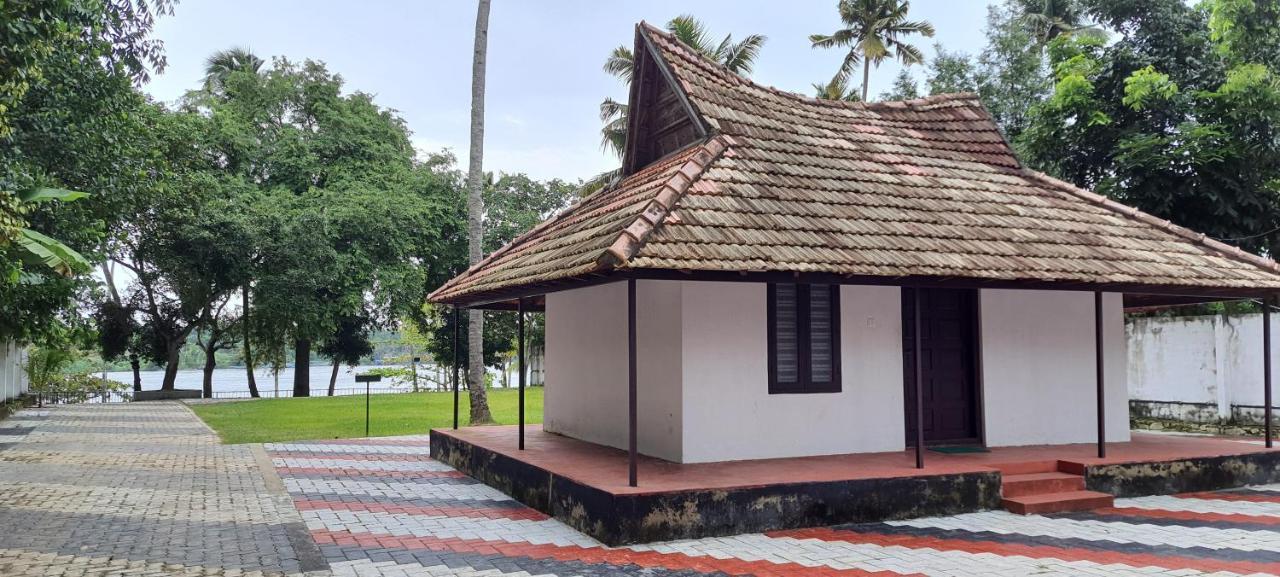 Ripples Service Villas Kollam Bagian luar foto