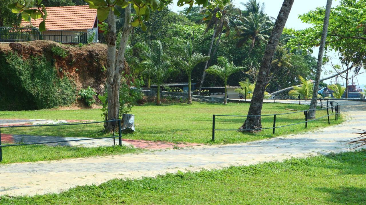 Ripples Service Villas Kollam Bagian luar foto