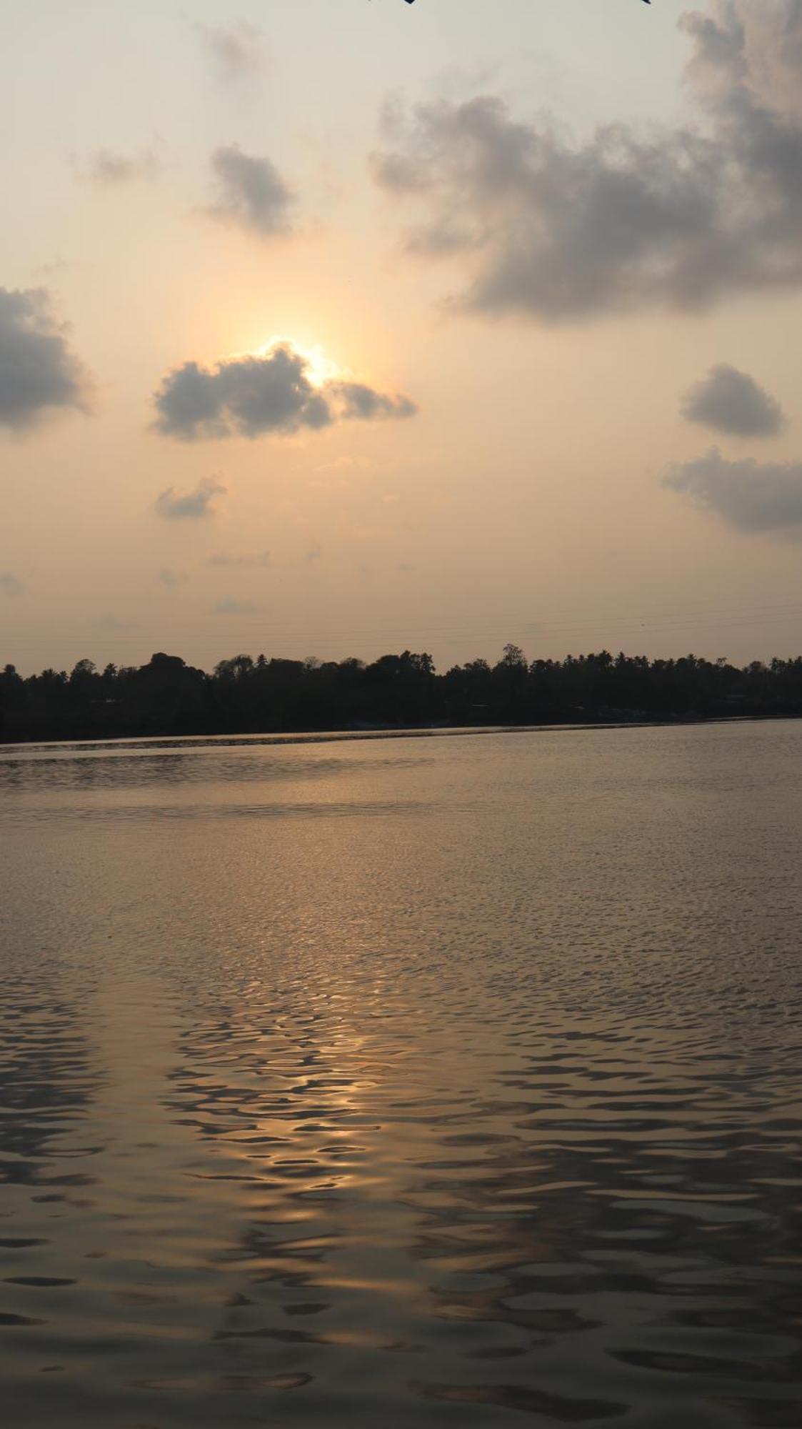 Ripples Service Villas Kollam Bagian luar foto